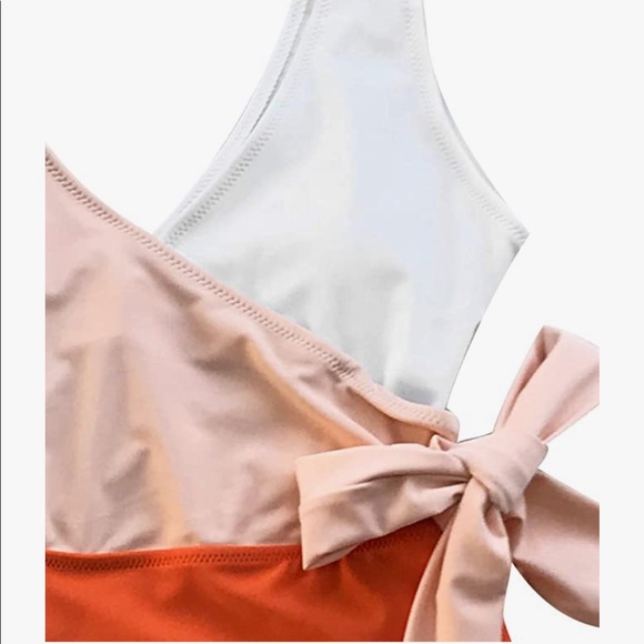 New with tags CUPSHE Women’s one piece swimsuit wrap color block tie side size S - Picture 3 of 5